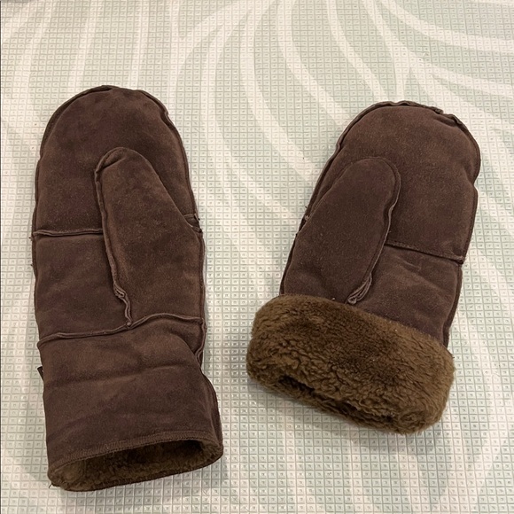 Brookstone Brown Mittens - Picture 4 of 5